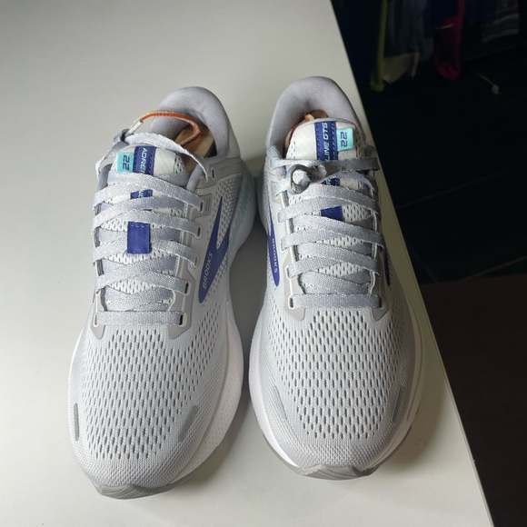 Brooks Womens Adrenaline GTS 22 1203531B045 Gray Running Shoes Sneakers Sz 9.5 B - Picture 4 of 9